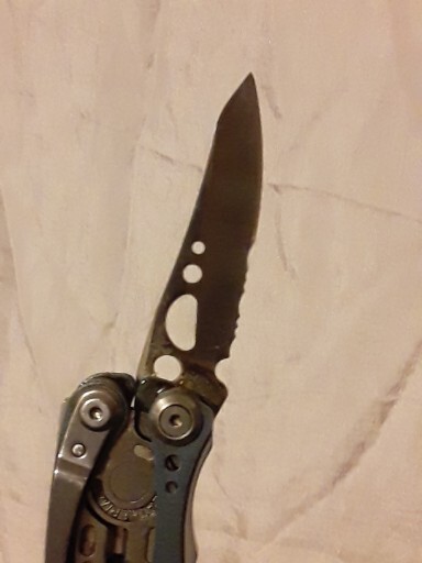 LEATHERMAN Skeletool Multi Tool – Combo Edge Blade Knife Pliers Carabiner