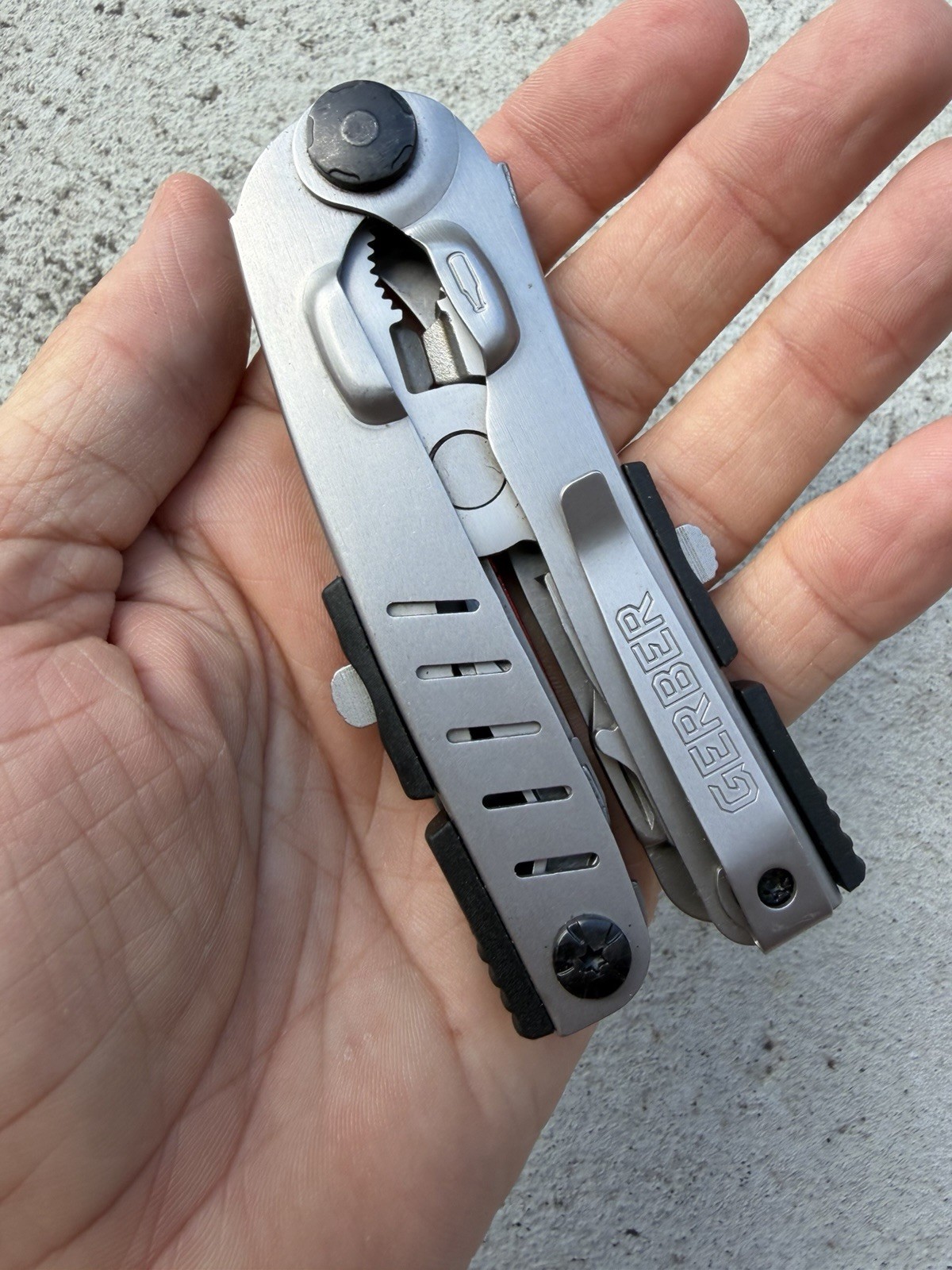 GERBER OCTANE RED/SILVER MULTI-PLIER MULTI TOOL IN SHEATH DISCONTINUED, RARE EXC