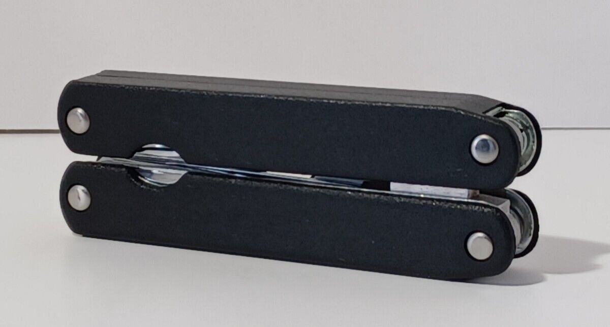 Stainless Steel 9-in-1 Multi Tool National Geographic Gift Promo Item with Case
