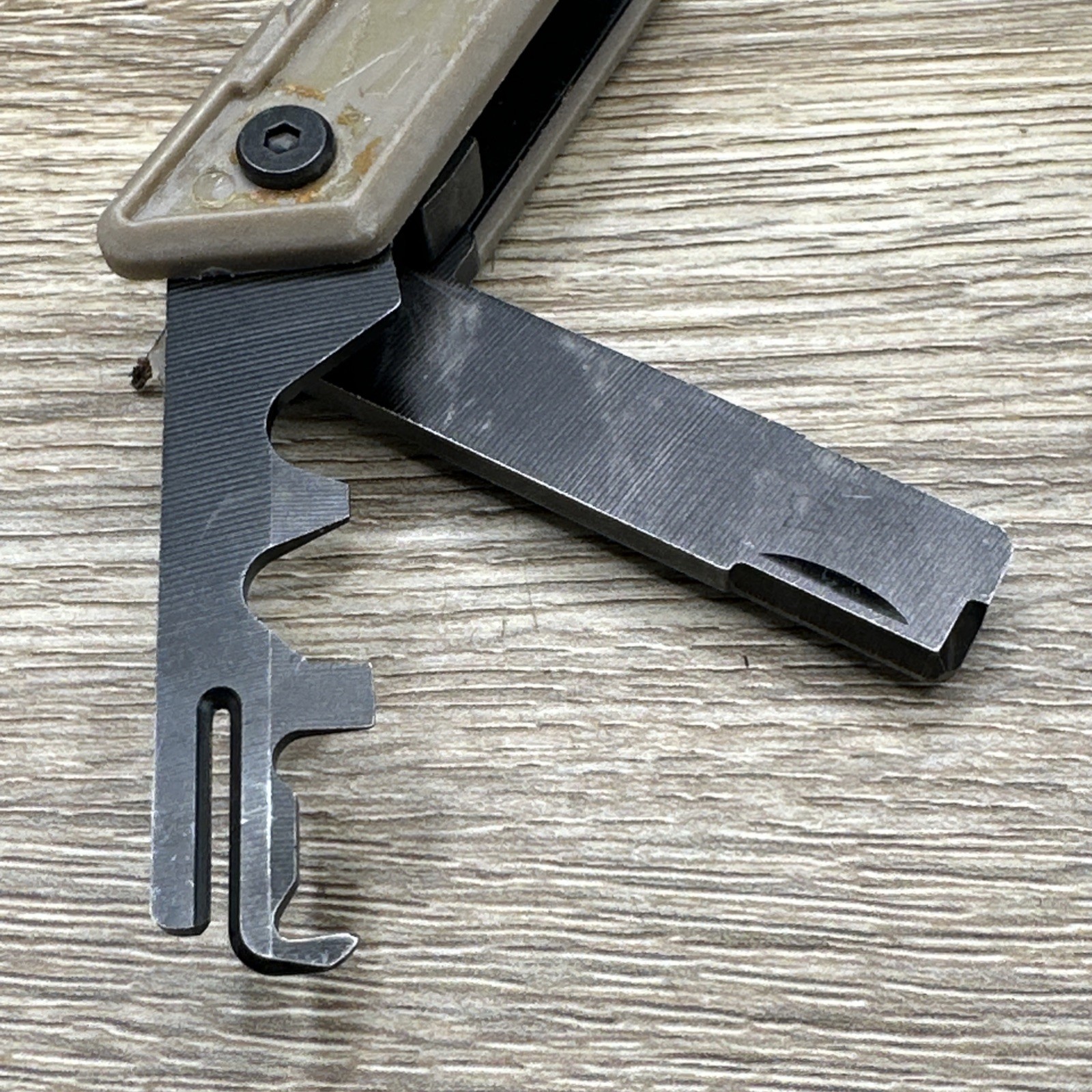 Real Avid Multi-Tool AR15 Hunting Rifle Tool Pliers Knife More!