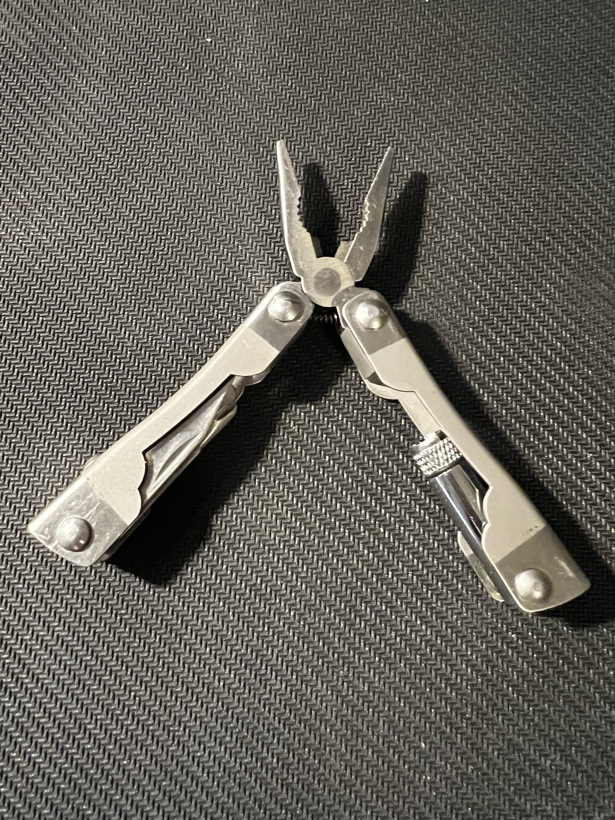 Stainless steel multi-tool Pocket Leatherman w/ Carrying Case