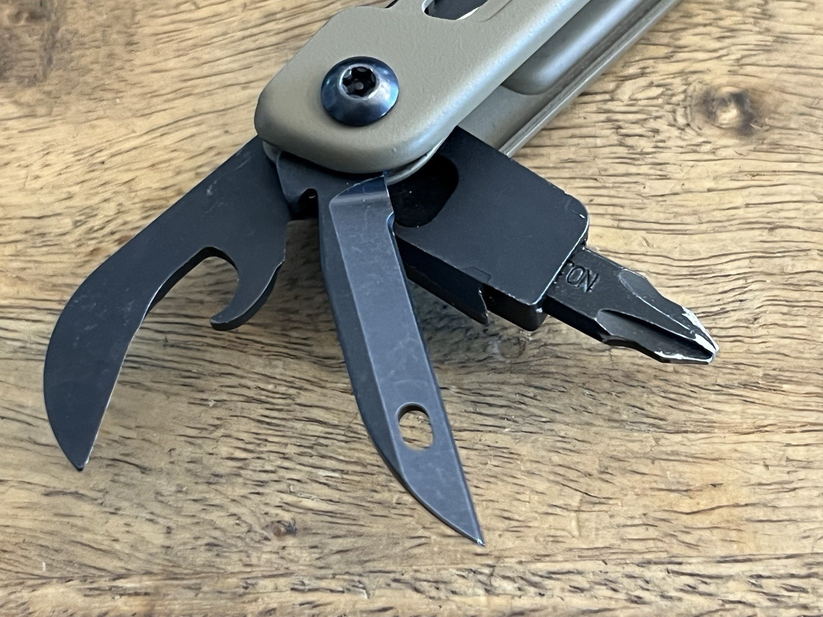 08/2022 Leatherman Coyote Tan Signal Multi-Tool Excellent!!! w/Beautiful Sheath