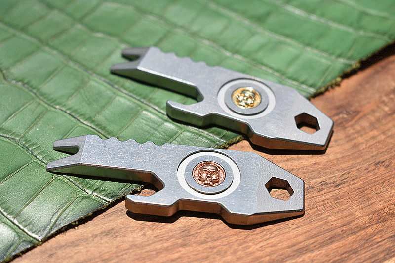 1PC EDC Titanium Inlaid Skull Multi Tools Pry Bar Crowbar Wrench Opener Keychain