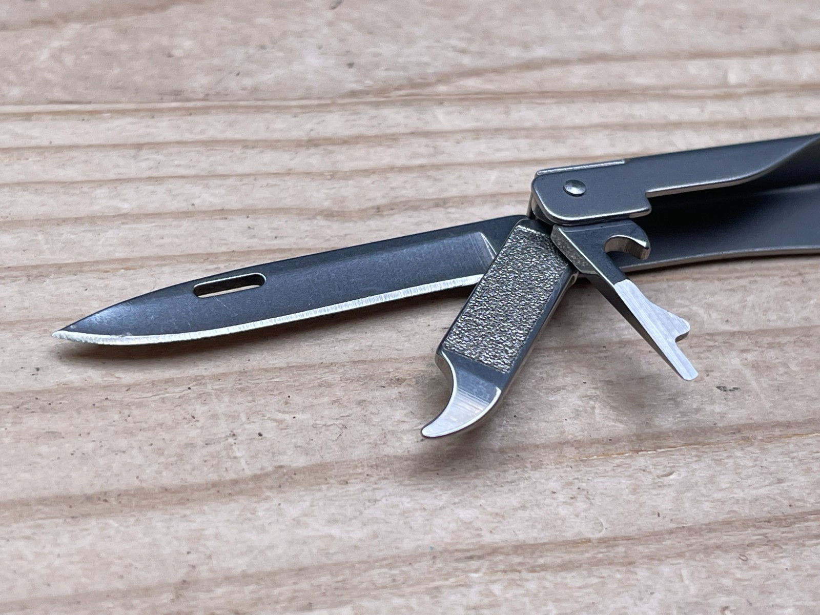 USA Buck Knives MiniBuck Tool Satin Model 350 with Green Rubber Pouch