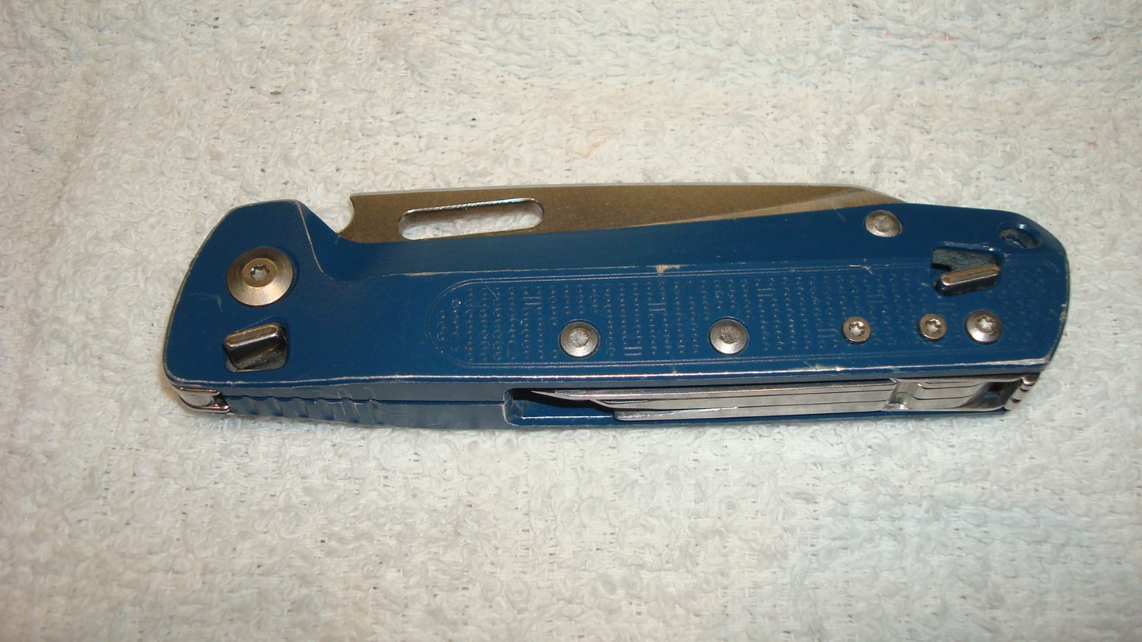 LEATHERMAN FREE K2 KNIFE WITH TOOLS