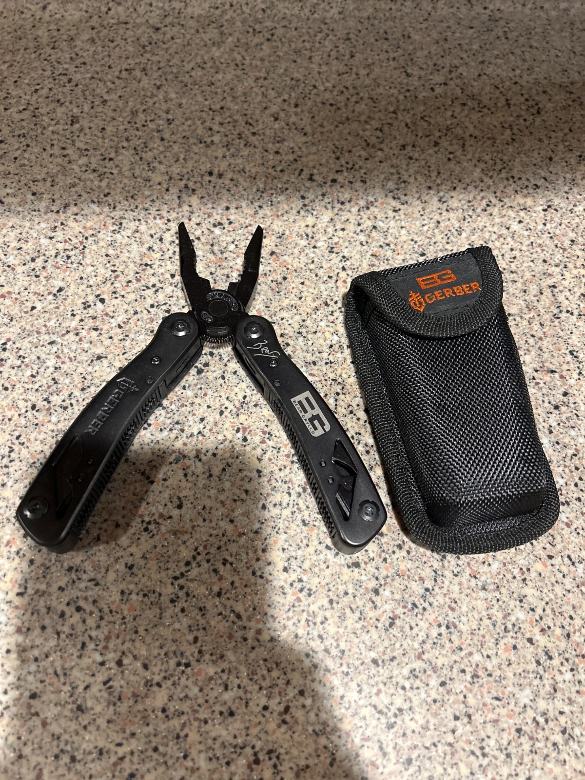 Bear Grylls Gerber Multi Tool Brand New w/ Pocket Guide