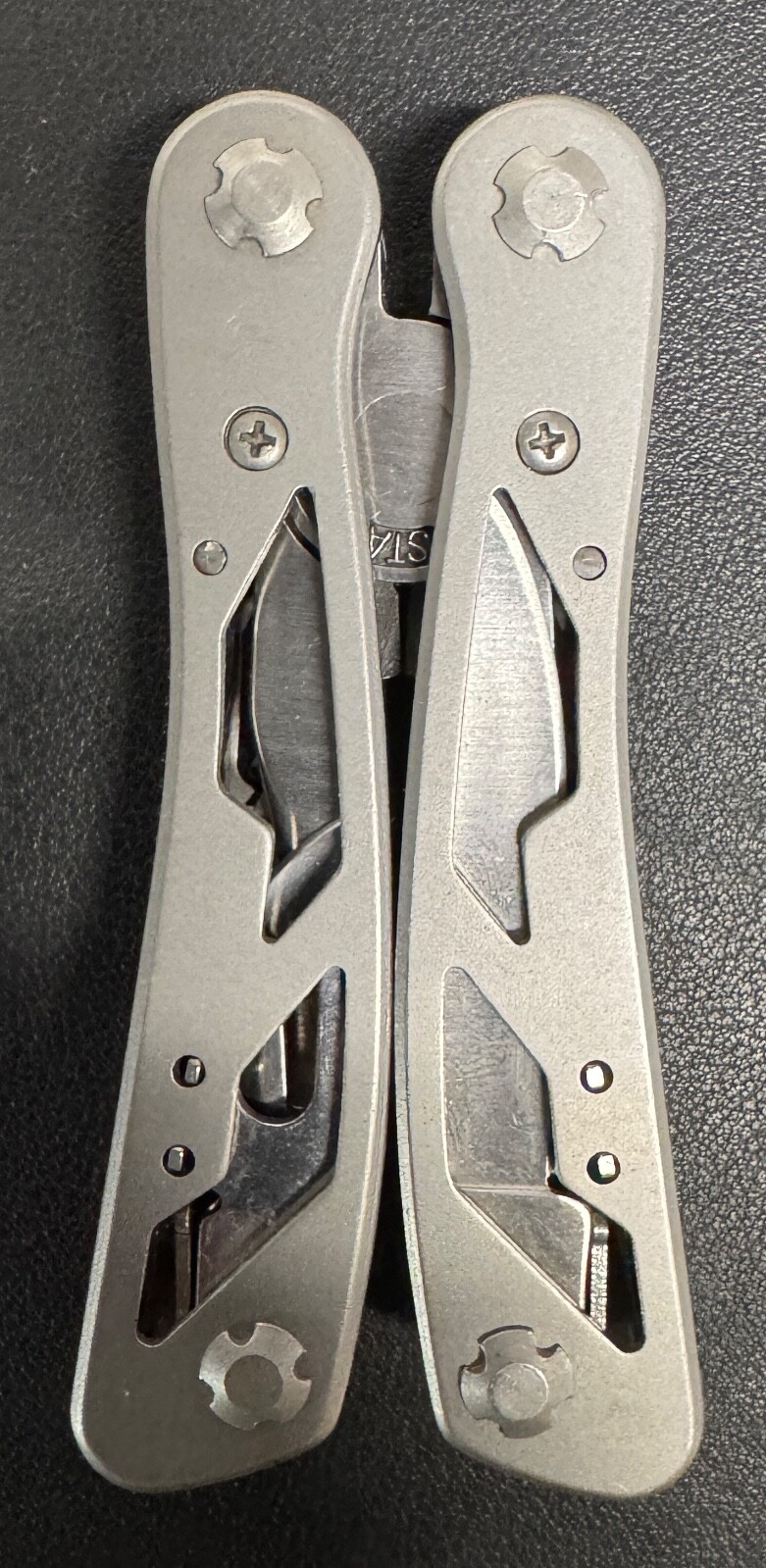 Stanley 12-in-1 Multi-Tool, Stainless, CR2 (Z3)