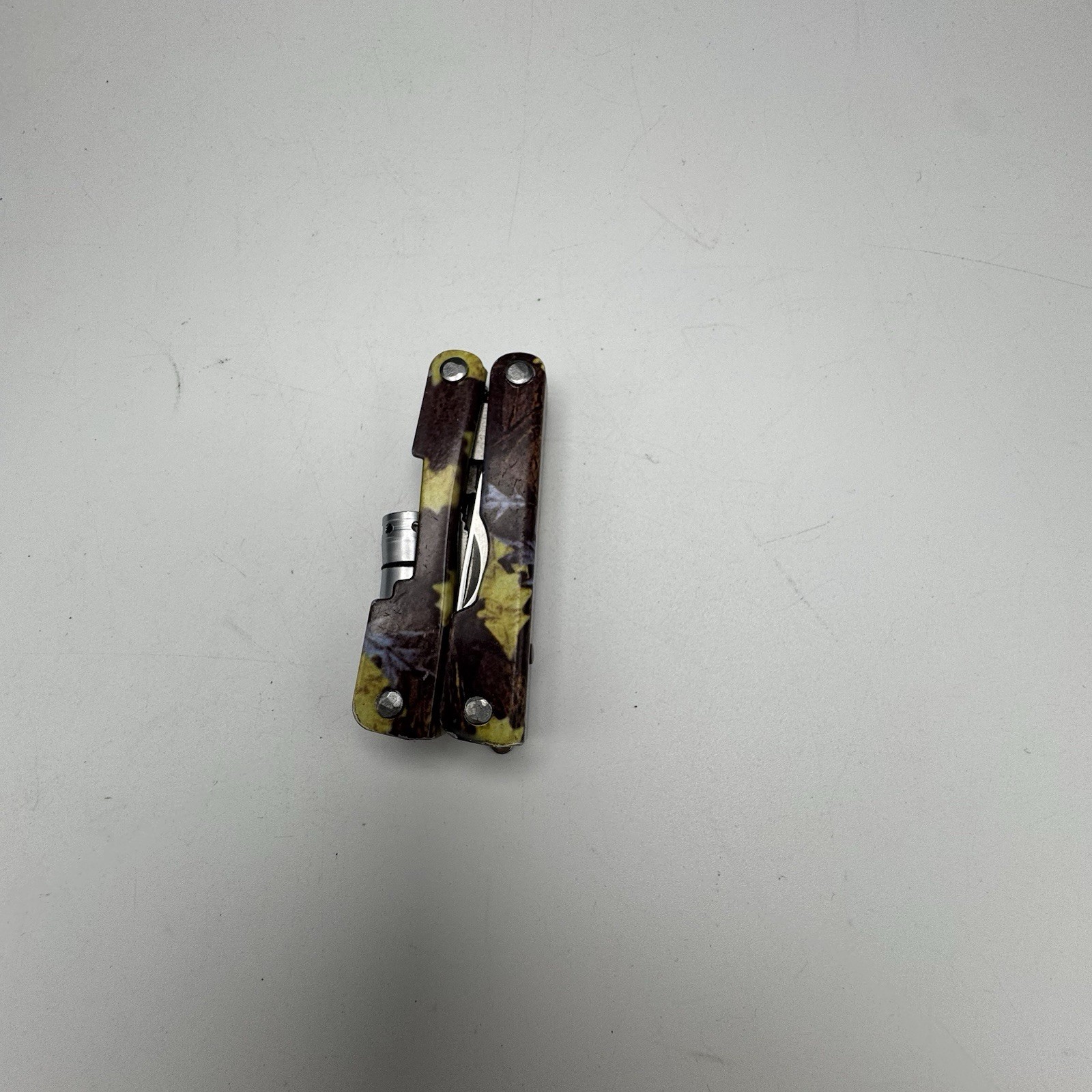 Camouflage Multi-Tool With Light