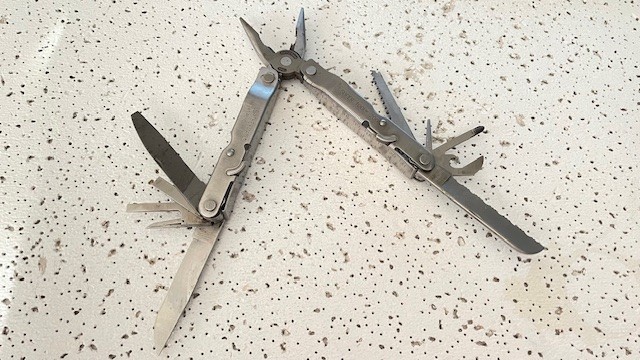 Leatherman SUPER TOOL 200 Stainless Steel Silver Multi Tool Pliers,Knife, Opener