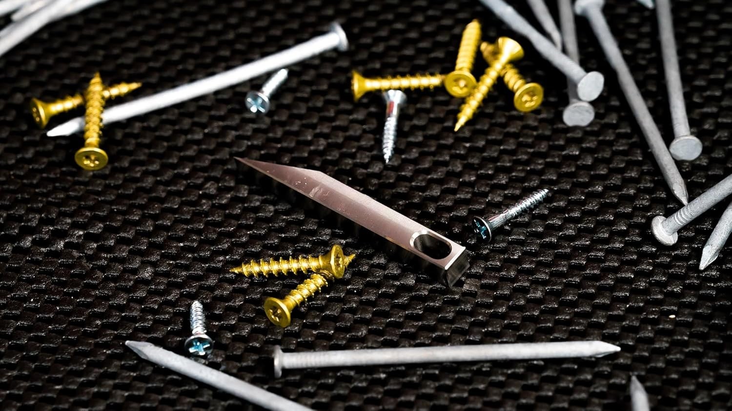 HighLine Precision Multi Tool EDC Pry Bar Keychain – Everyday Carry Mini Pry Bar