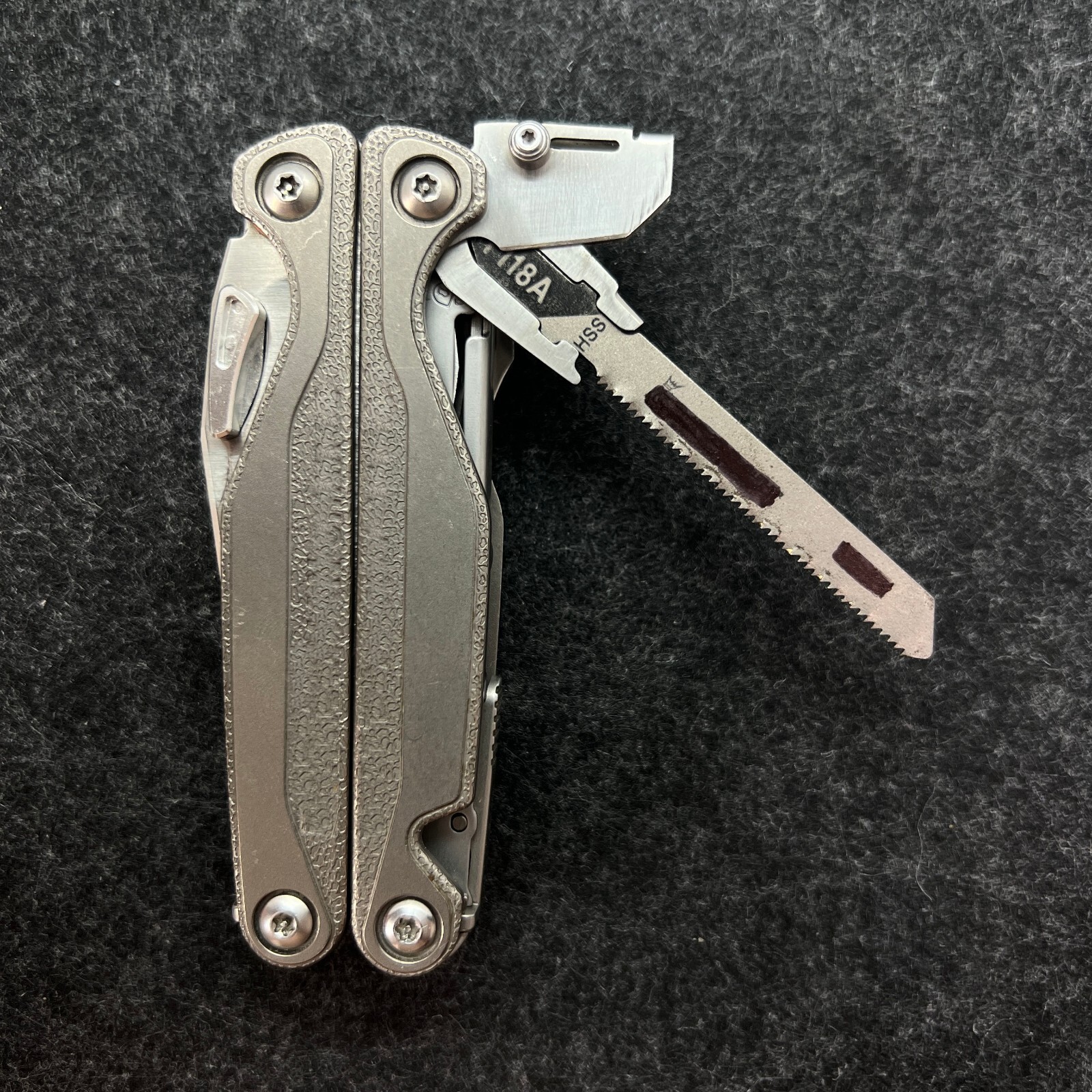 Stainless steel Saw T-Shank Holder with ThumbGrip for Leatherman TTI Wave Signal