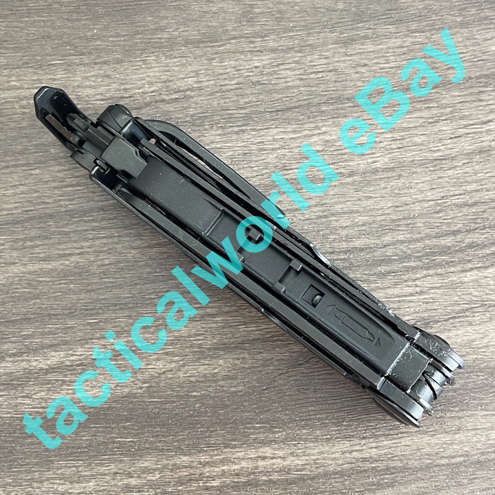 Leatherman MUT EOD, FULL BLACK multi tool w/GREEN molle sheath