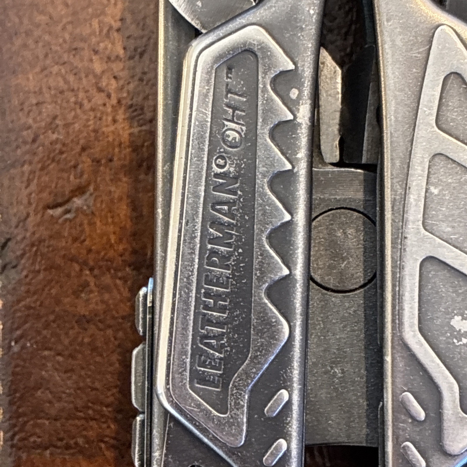 Leatherman OHT Multi-Tool Knife Discontinued 11/17 – Silver / Black – Very Good