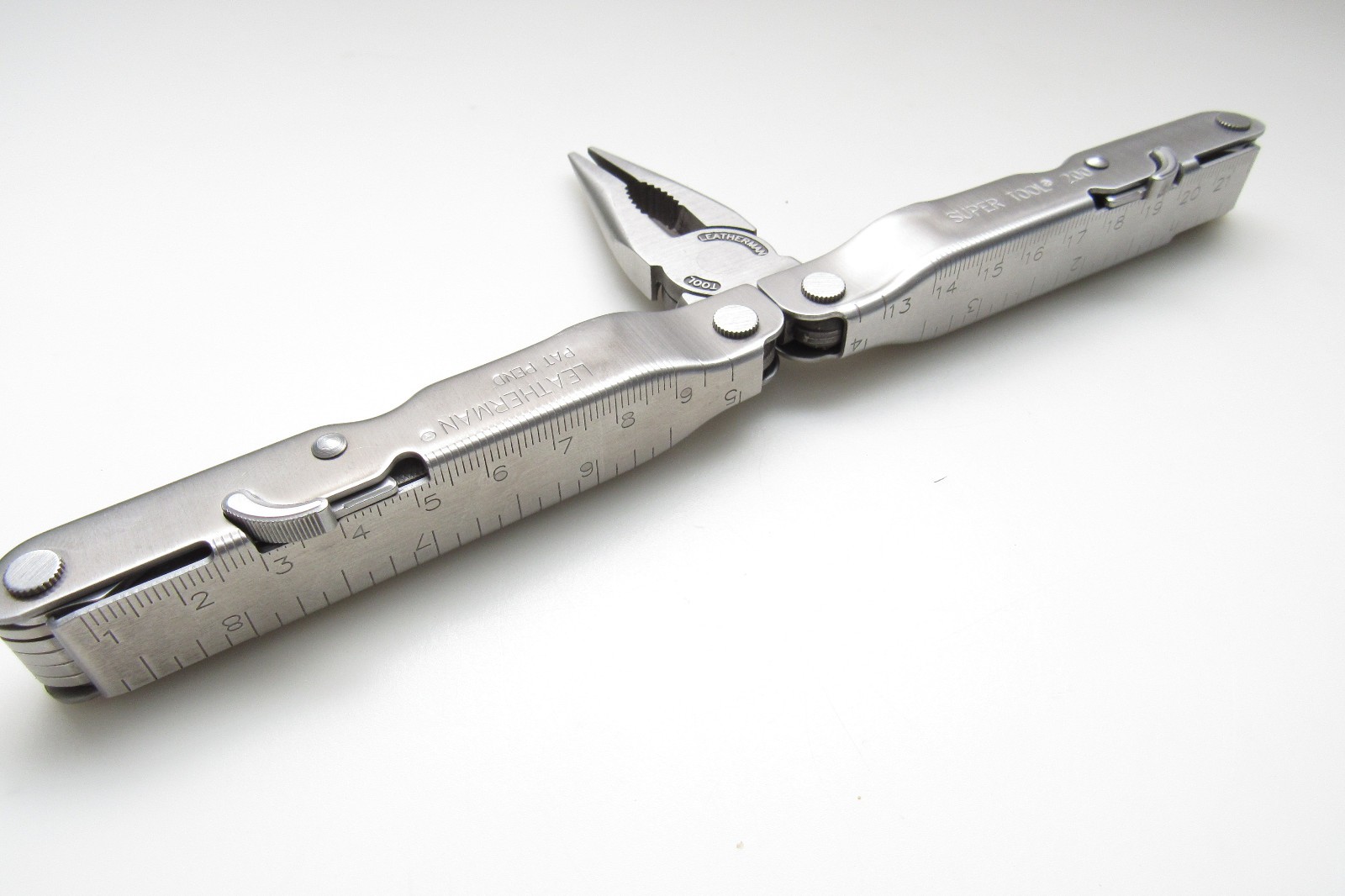 Leatherman Super Tool 200 Retired Collectable w/Nylon Case – Never Used – RARE!