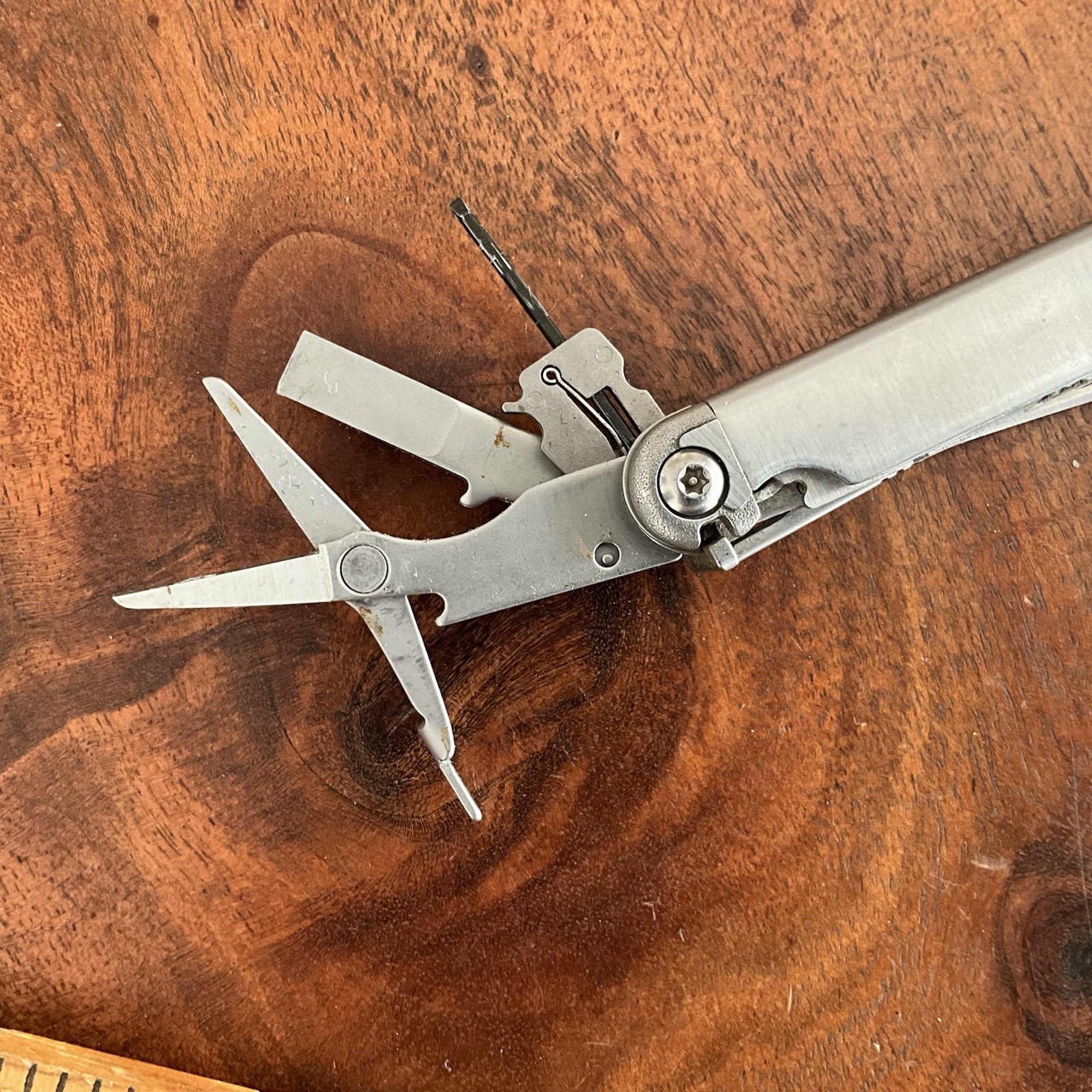 Leatherman WAVE Multi-Tool Date Code 0211 (Feb 2011)