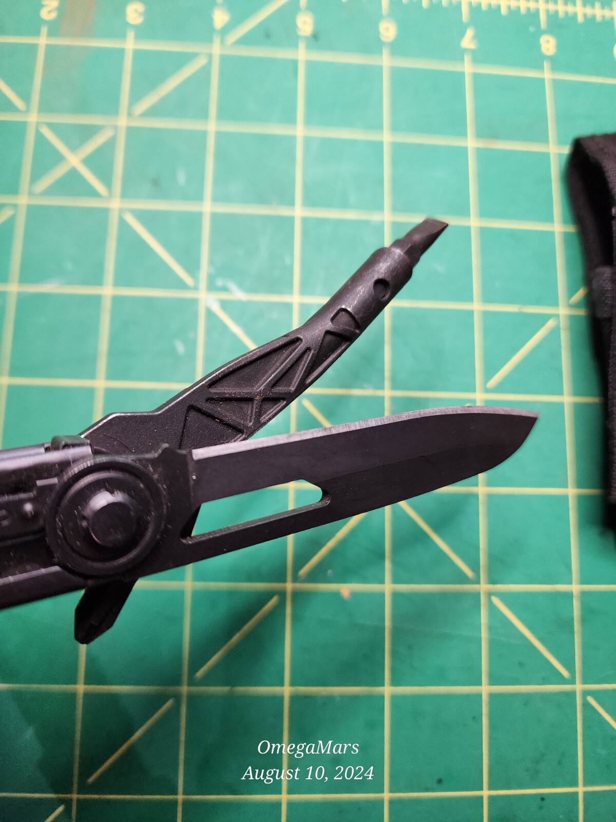 Gerber Center Drive #O4 W/ Sheathe looks and feels brand new