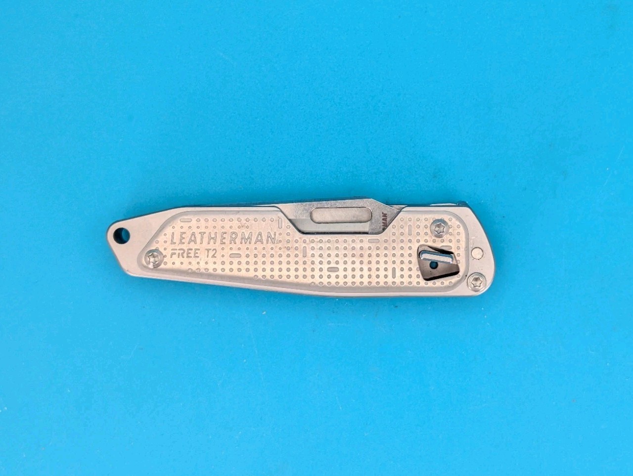 Leatherman FREE T2 Pocket Knife Multi-Tool! *WILEY COCK LODGE*