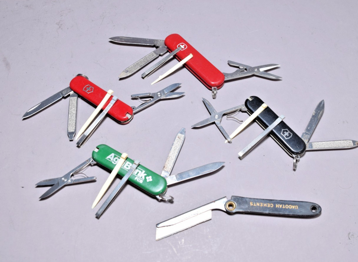 Victorinox Swiss Army Knife Lot 4pc Keychain Classic Small, red green black 5324