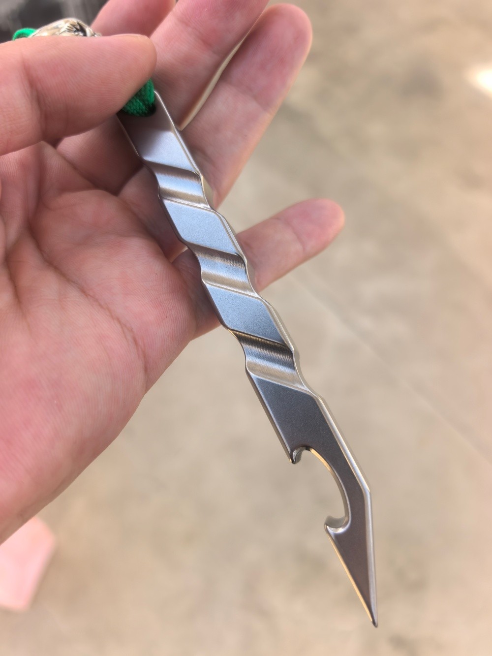 TC21 Titanium alloy pry bar Non-slip handle White copper pendant Rugged EDC Tool