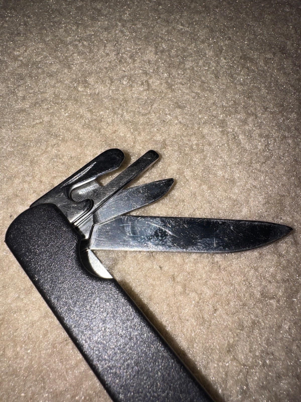 Vintage Multi-Tool 9 in 1 Recoil Tool with Case Black Knife Pliers Screwdriver