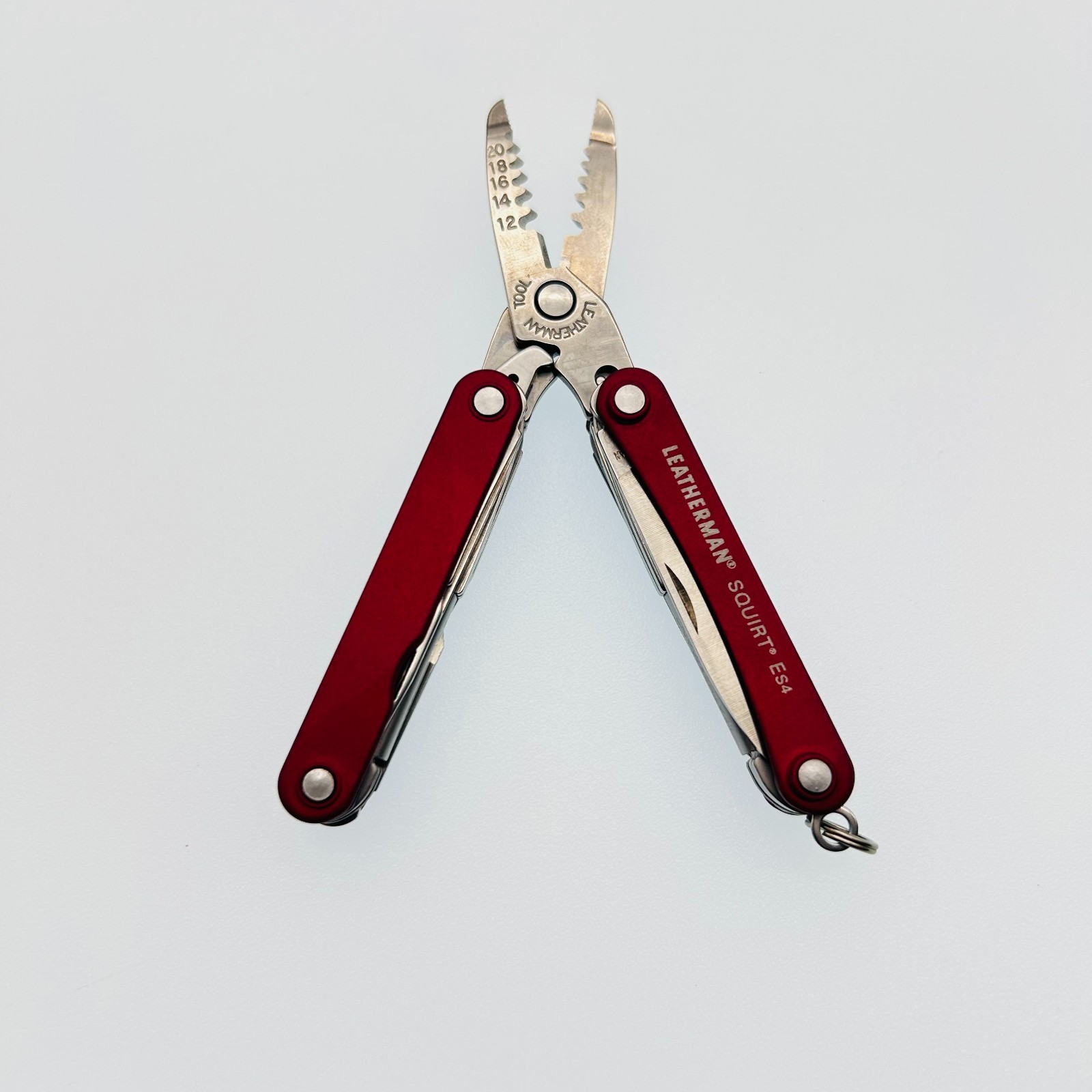 Leatherman Squirt ES4 RED – 8-in-1 Keychain Multi-Tool Discontinued (CODE17)