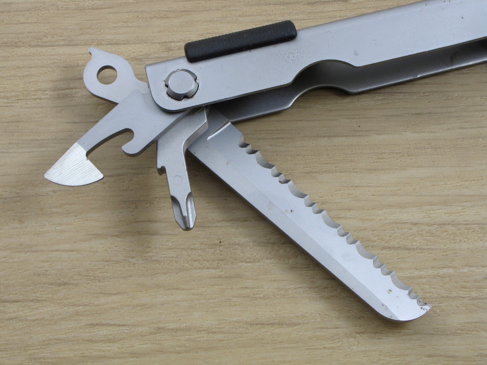 Gerber MP600 Basic Multi-Tool, Needlenose Pliers, Knife, Stainless, USA