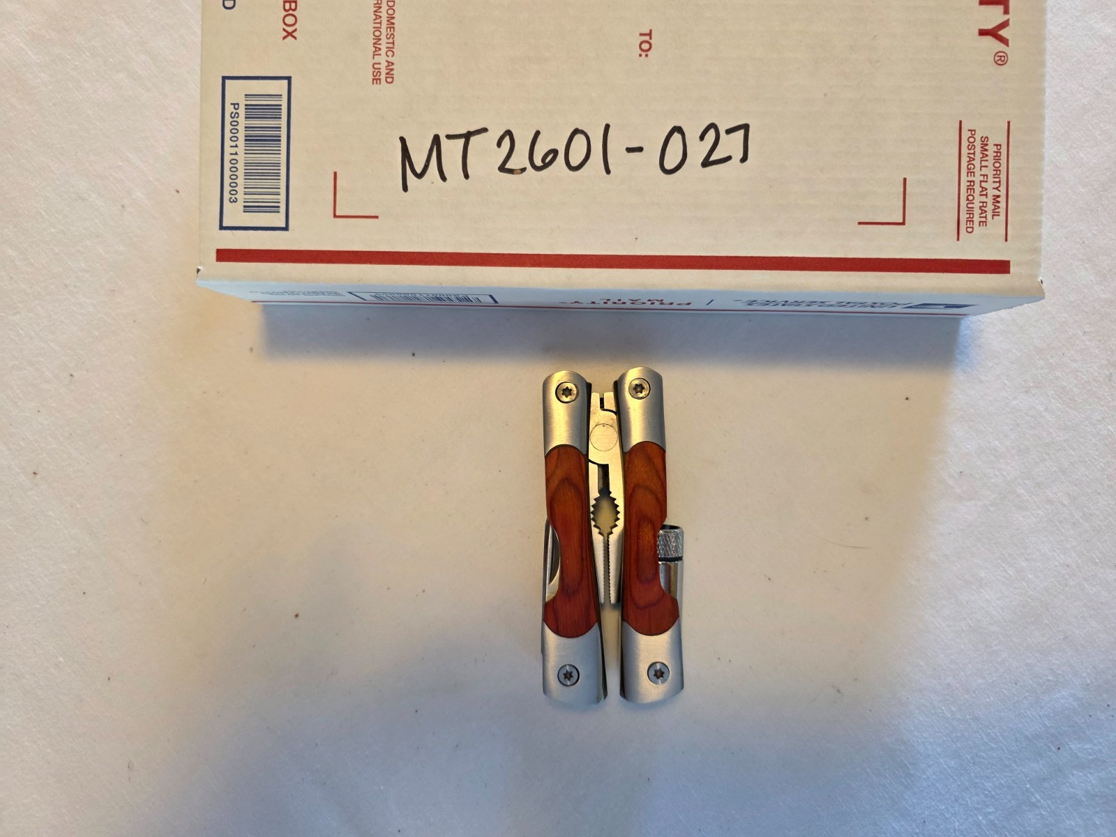 MT2601-027 – Wooden Multi-Tool w/ Flashlight Free Shipping Used