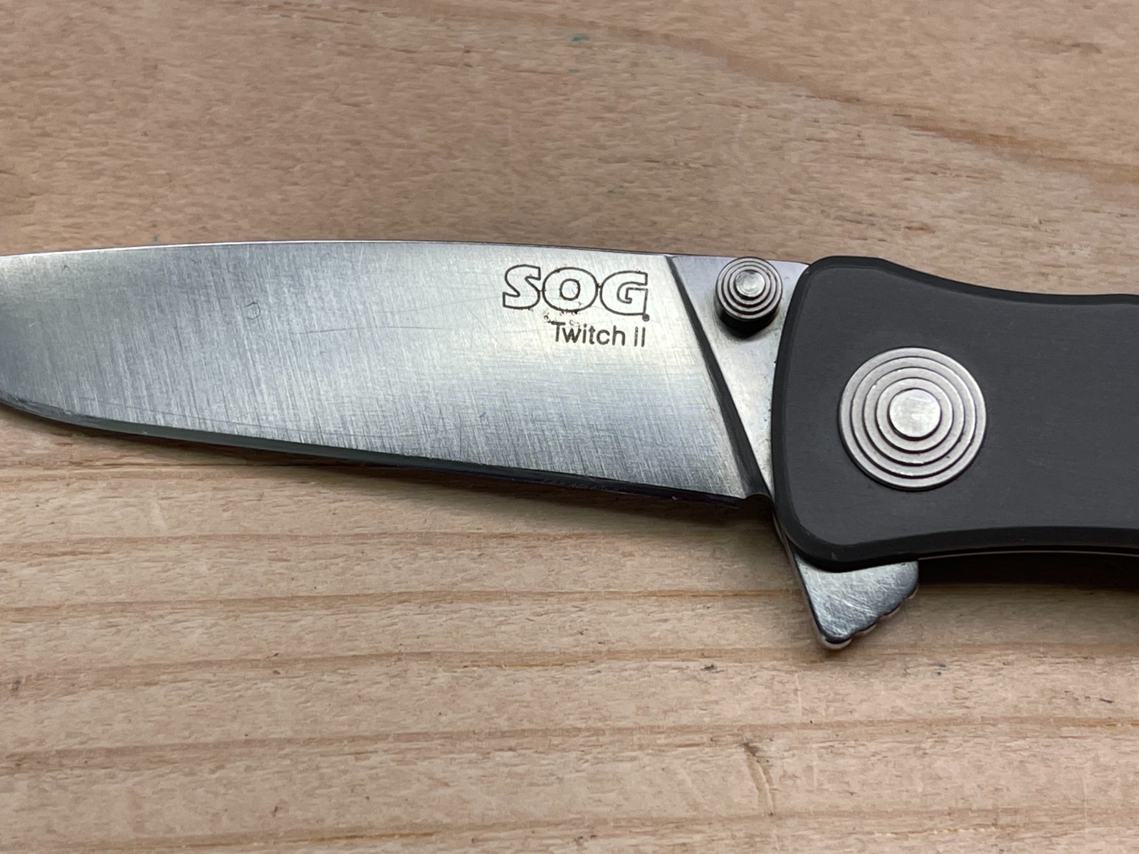 SOG Twitch II A/O Flipper 2.65″ Plain Blade Folding Pocket Knife Aluminum Handle