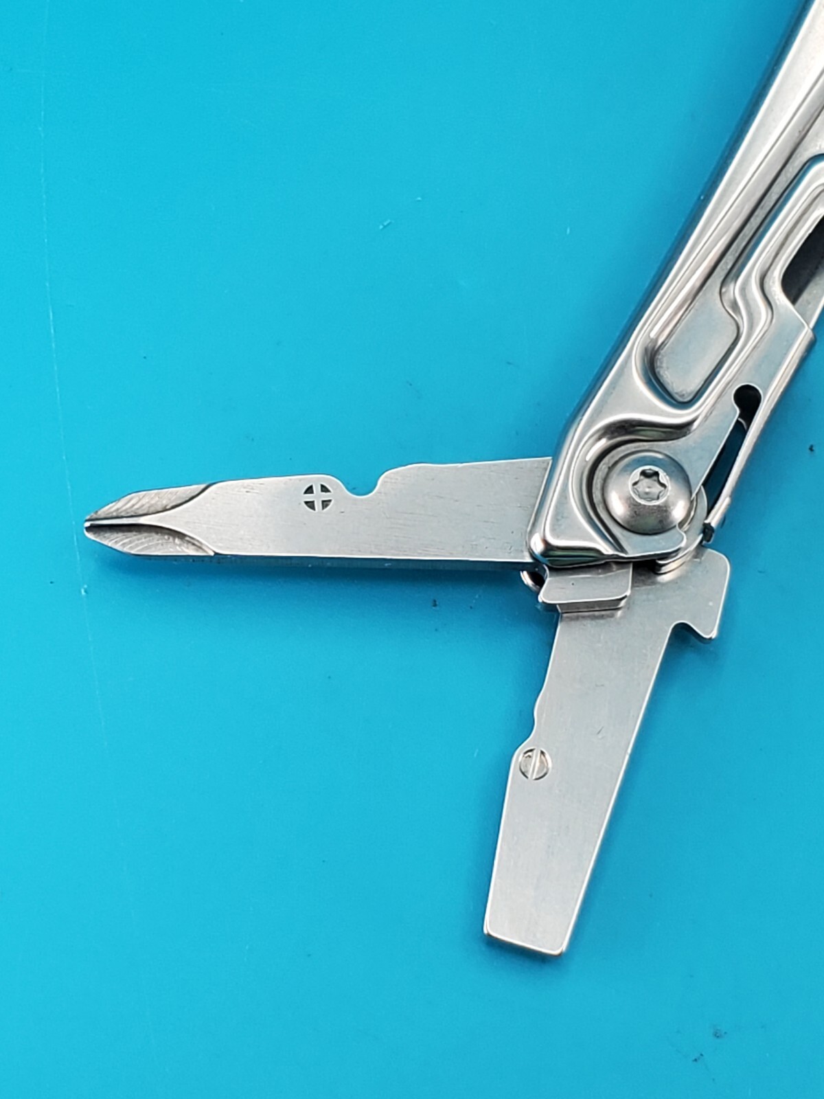 Leatherman Rev 3.8″ Multi-Tool, Stainless! *MINOR RUST ON ITEM*