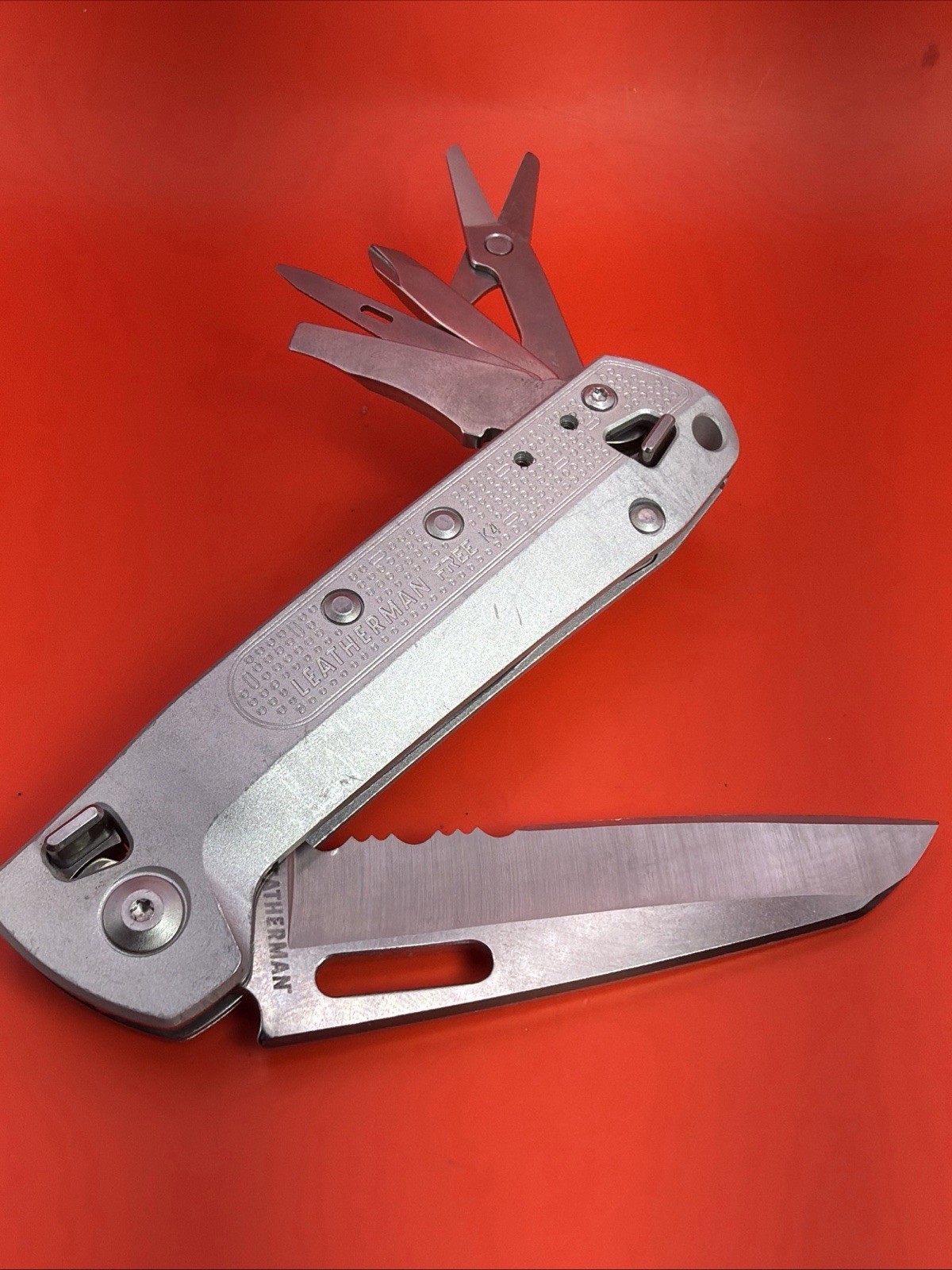 Leatherman FREE K4 Multipurpose Folding Pocket Knife w/ Integrated Tools