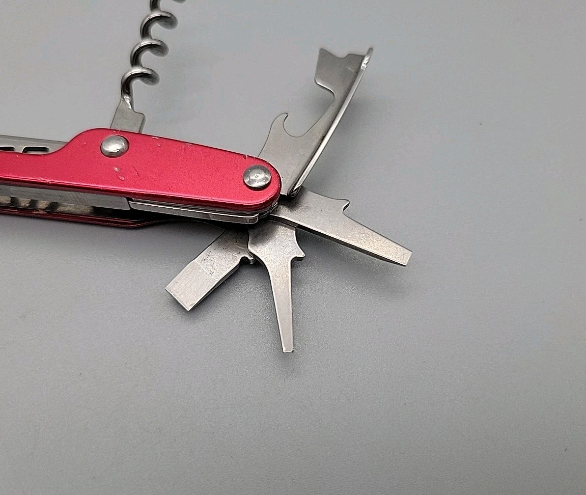Leatherman JUICE C2 Multitool – Dated 1204 – Red – Knife, Pliers *Retired*