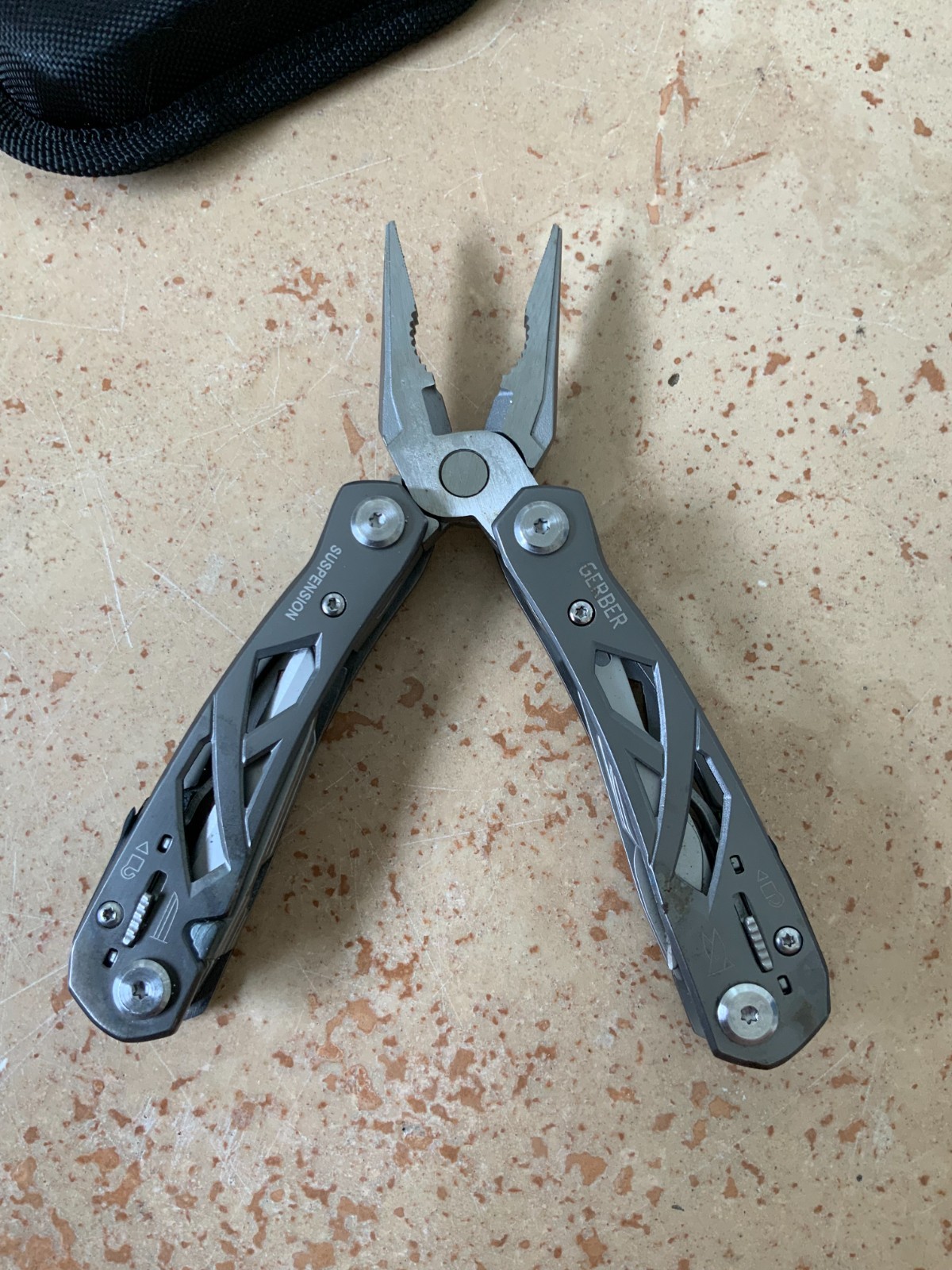 Gerber Suspension Multi Tool Pliers Knife Saw Scissors w Nylon Sheath Gray