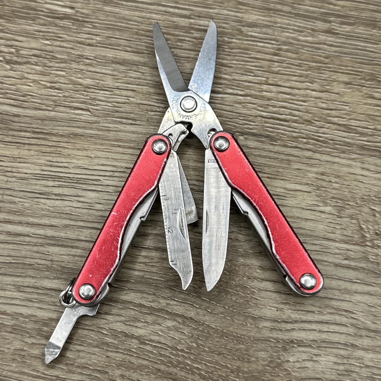 Leatherman Squirt S4 Compact Folding Multi Tool Scissors Knife Tweezers