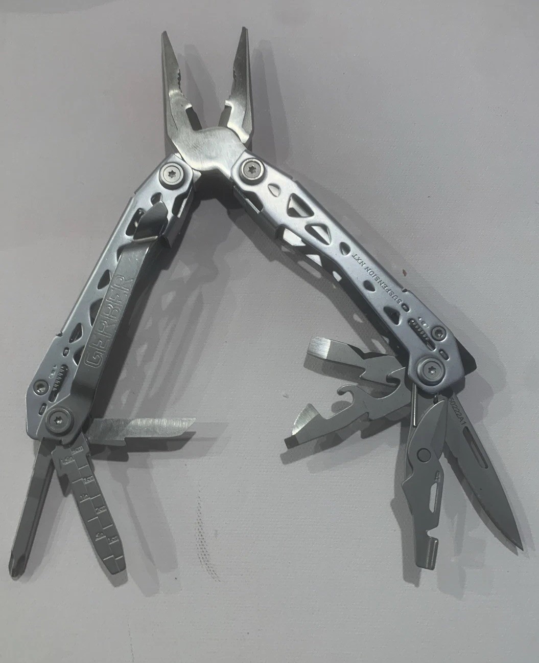 Gerber Suspension NXT 15-in-1 Multi-Tool with Pocket Clip in Excellent Condition