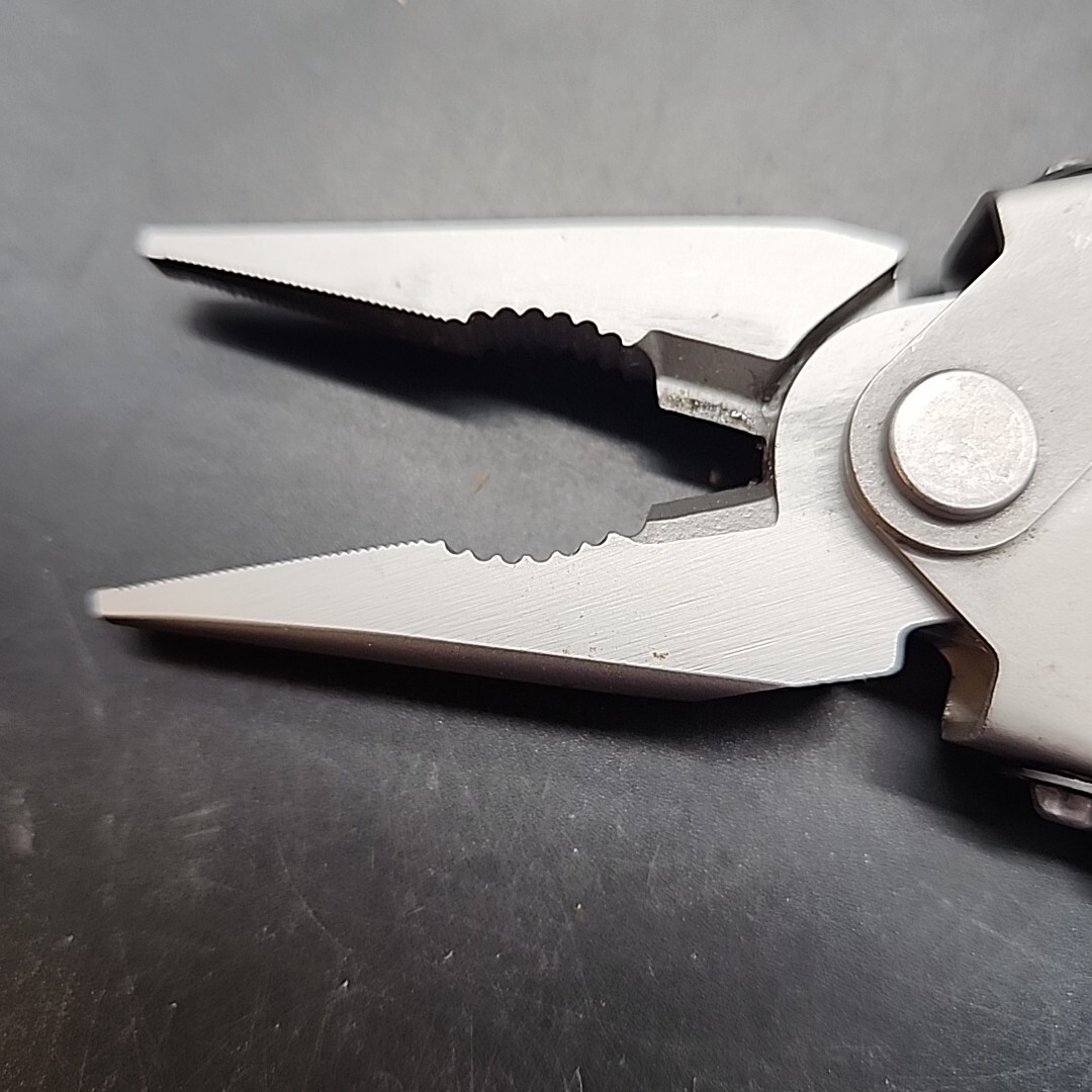 Gerber MP600 Multi-Tool Needlenose, Carbide Cutters, 12 Tool Folding Pliers