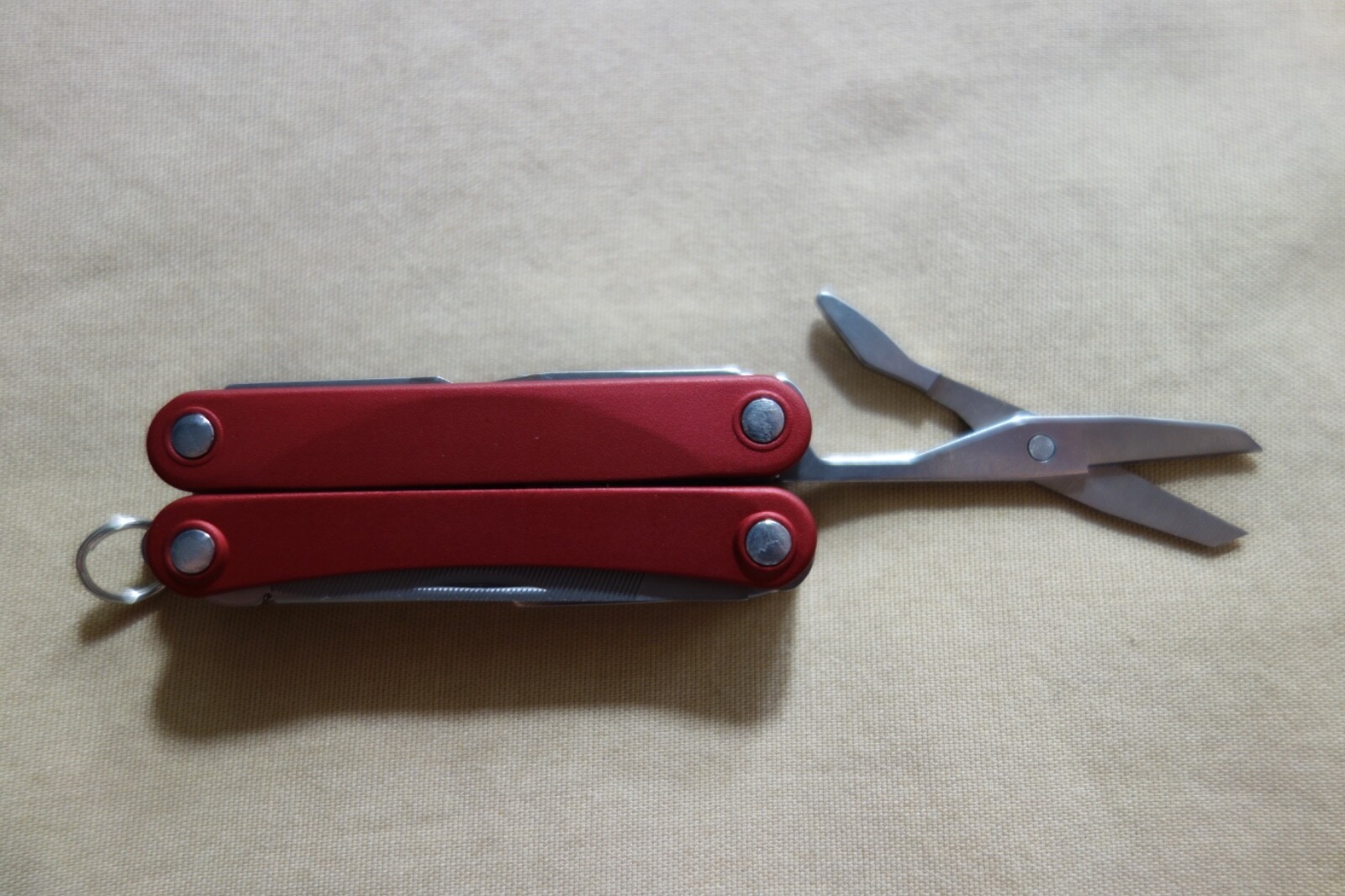 Leatherman Squirt ES4 Red 9-Tool Multi-Tool 831198 ( Discontinued & Retired )