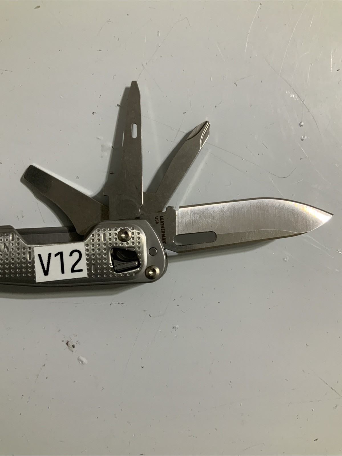 Leatherman FREE T2 Pocket Knife Multi-tool. Excellent condition – V12