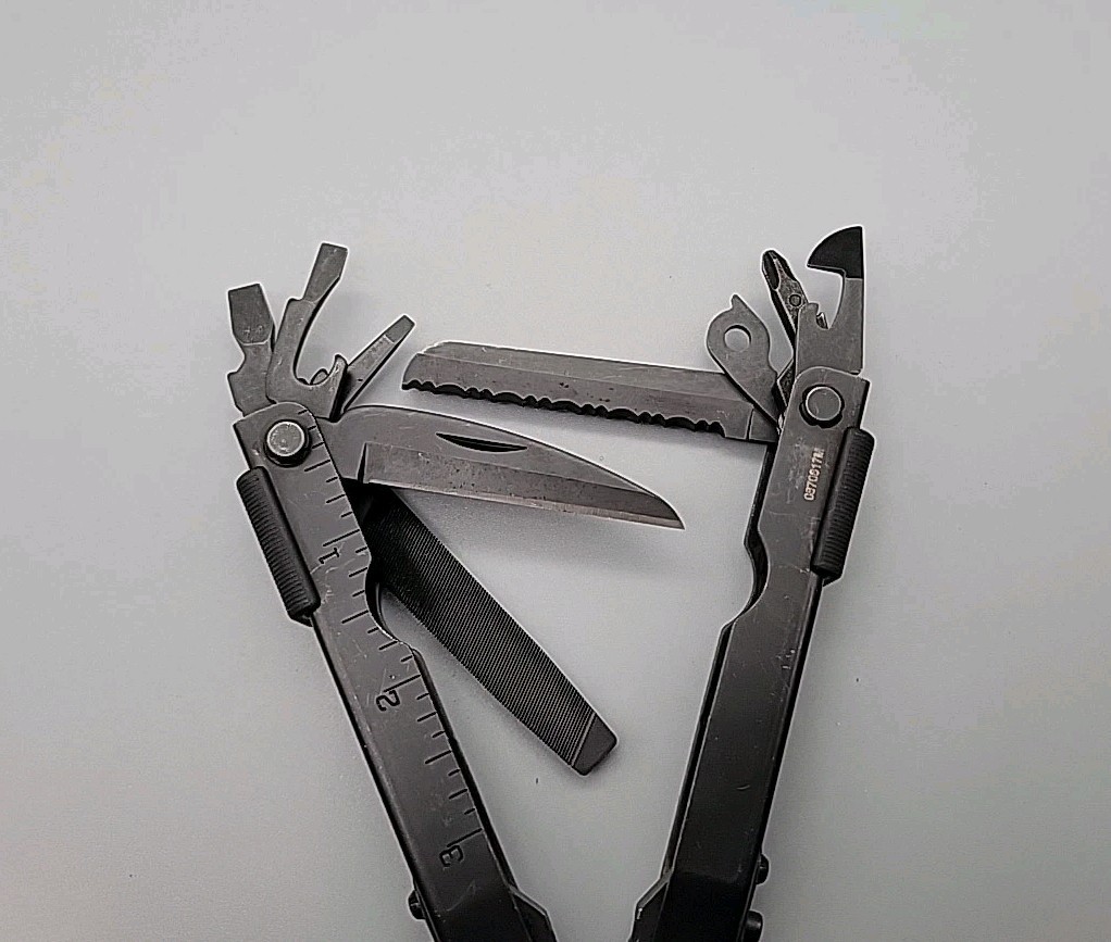 Gerber MP600Multiplier Multi-Tool – Needle Nose Carbide Cutter Pliers