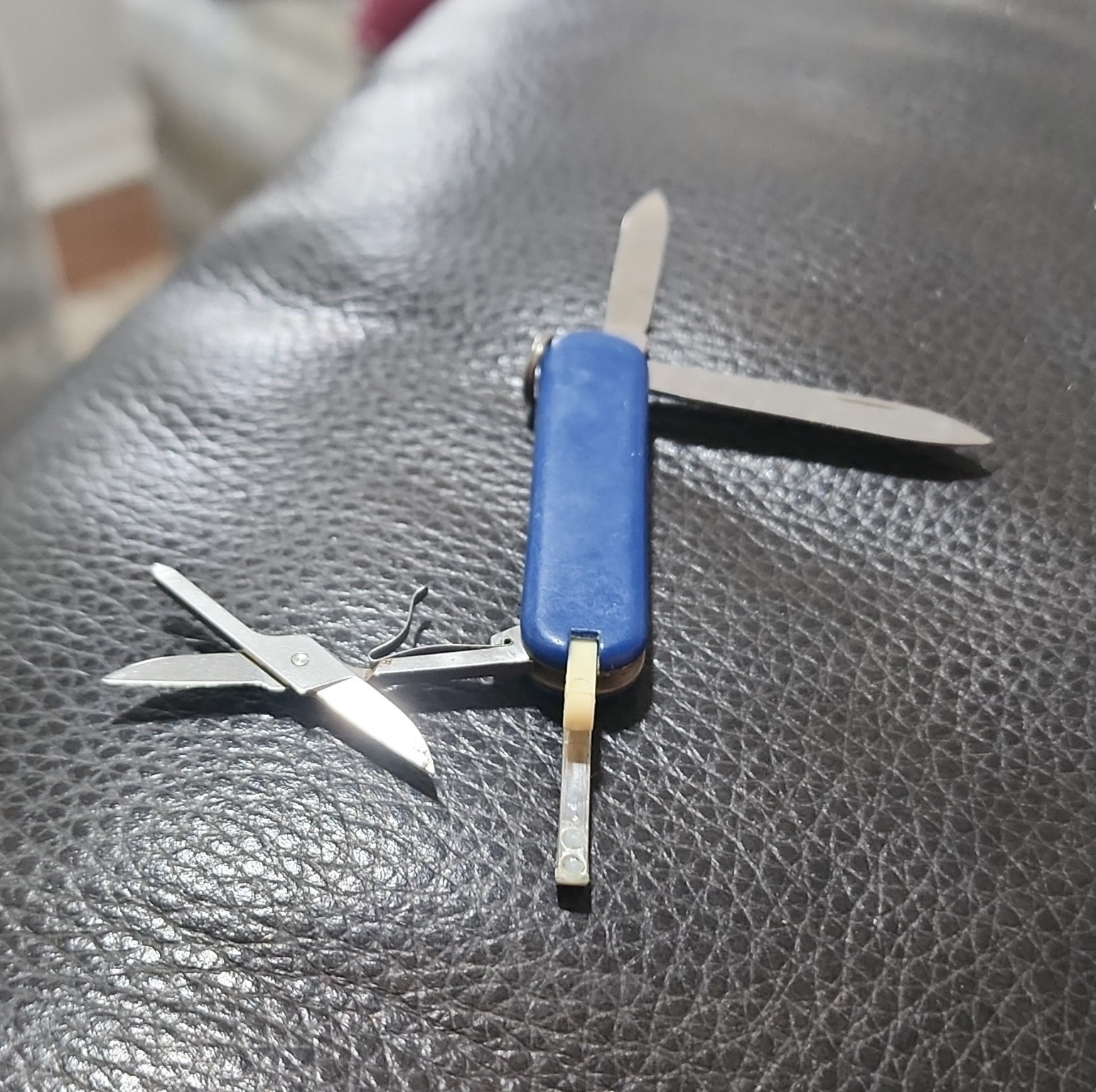 Victorinox Swiss Army Multi-Tool Blue Plastic Handle Knife/Scissors/Nail File