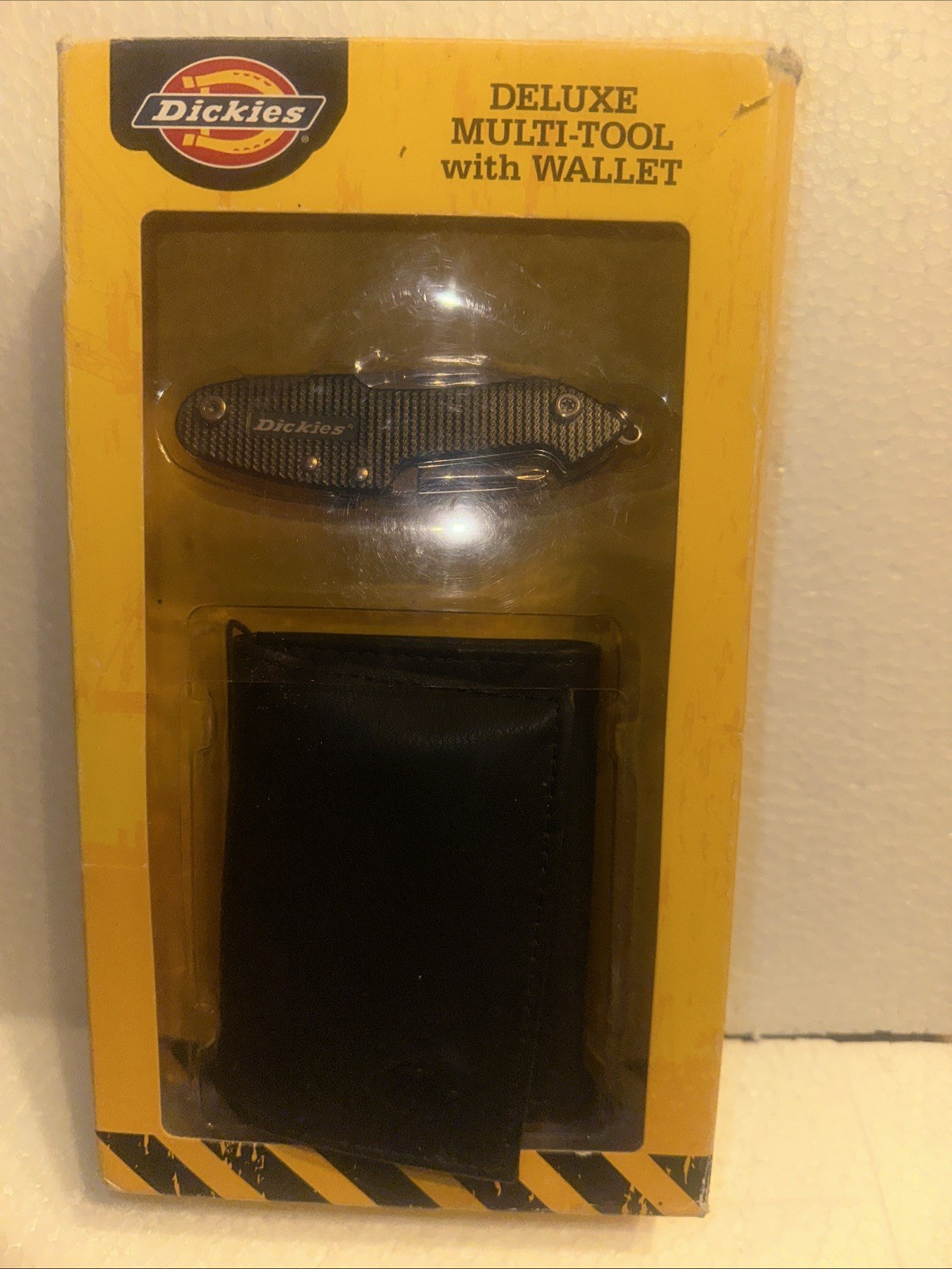 Dickies Deluxe Multi-Tool Knife With Tri-Fold Wallet