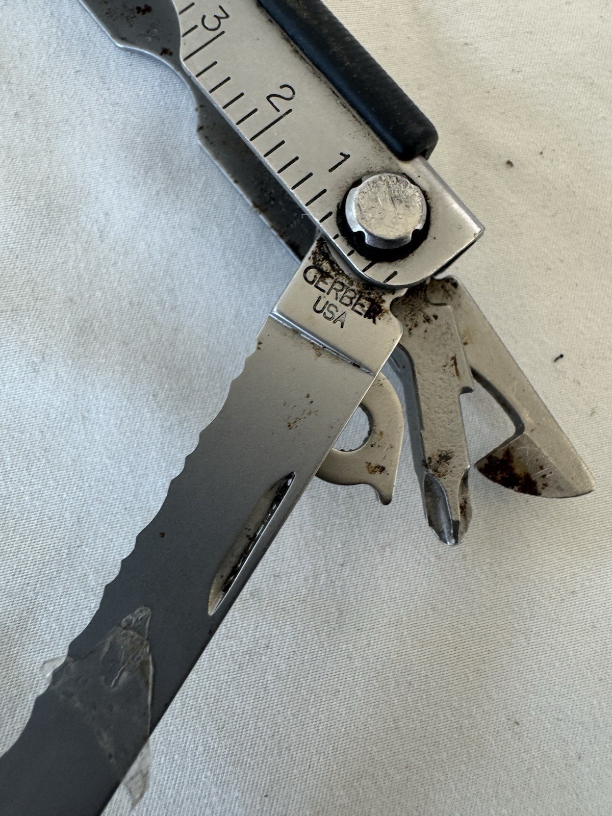 Gerber Multi Plier 600 Multi-Tool with Belt Case Pliers, Knife, Screwdriver