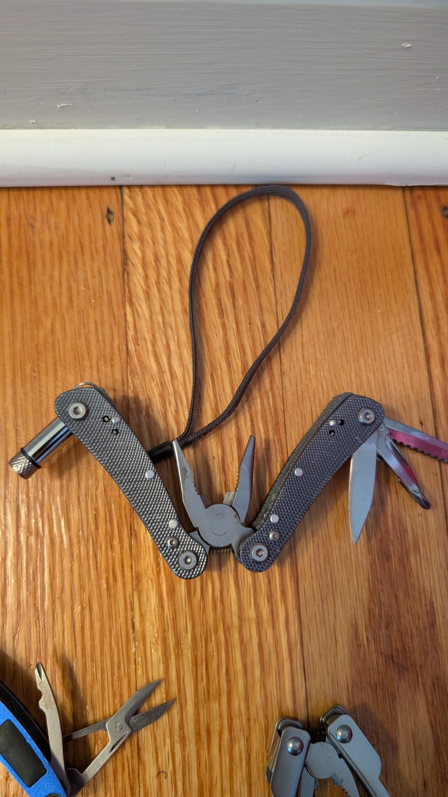 Lot of 6 Multi Tools – L.L.Bean Columbia Hyper Tough ArmorAll – Mini EDC Pliers