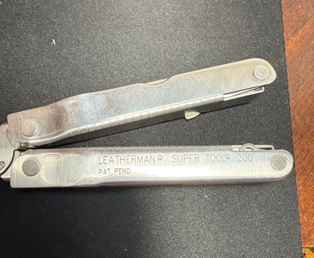 Leatherman Super Tool 200 Multi-Tool USA with Pouch