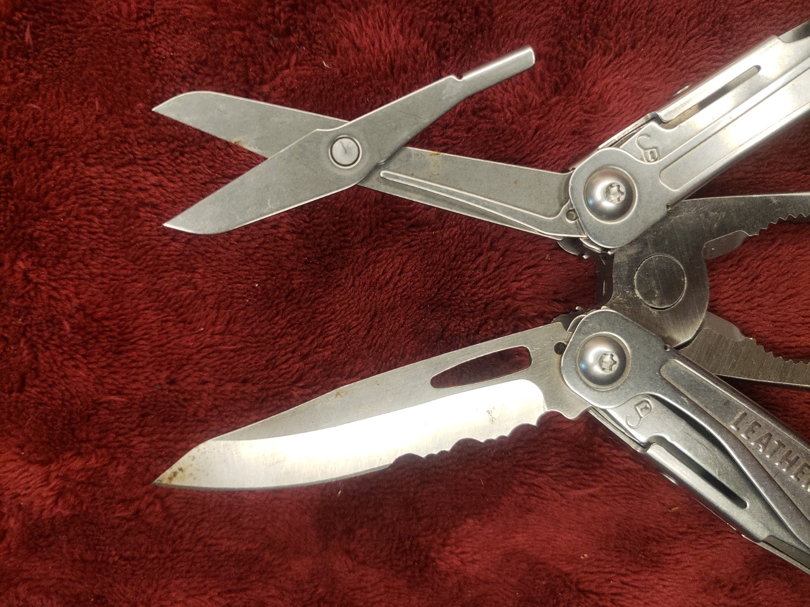 Leatherman Wingman Multi Tool with Sheath with light damage 0120 Date Code