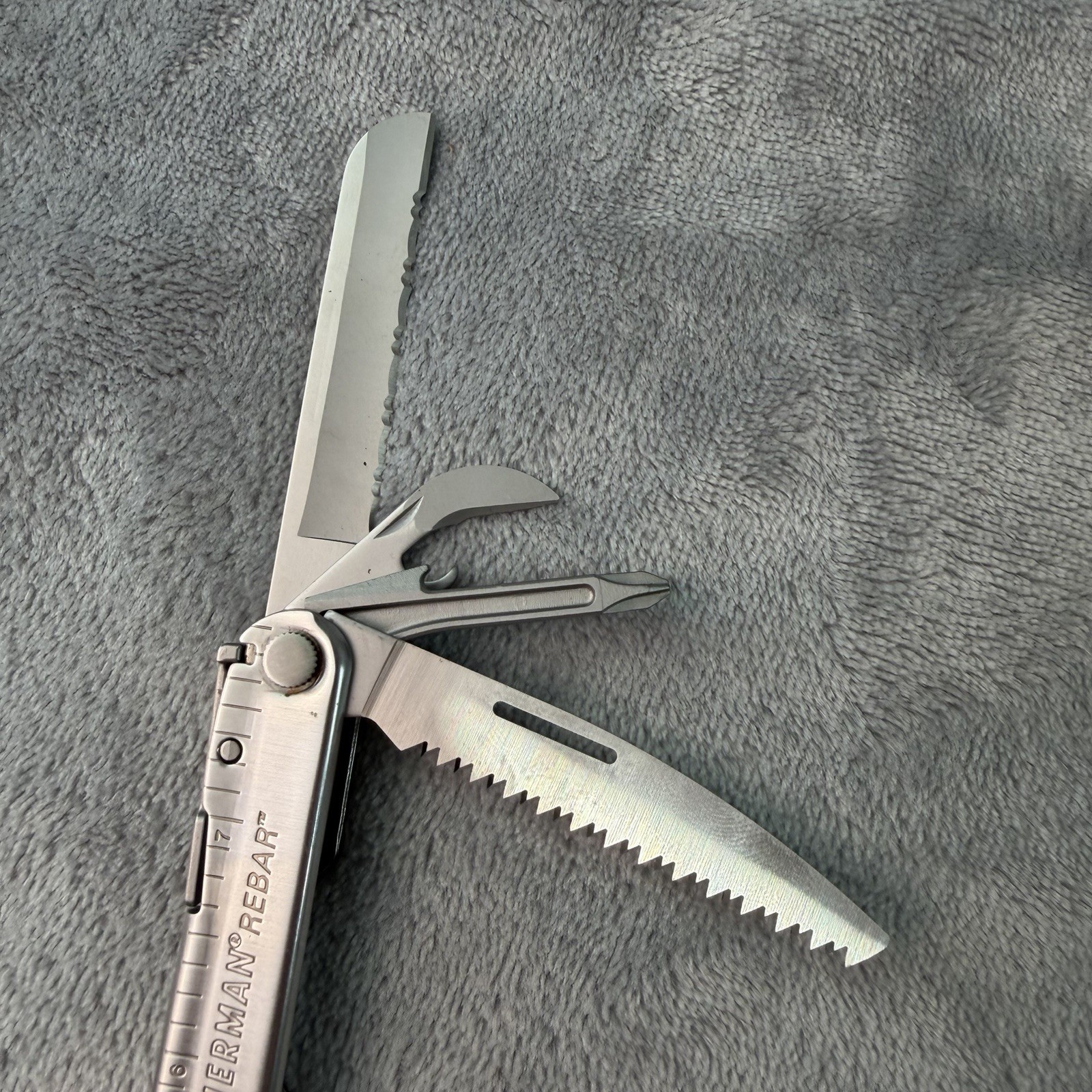 Leatherman Rebar Multi-Tool w Leather Sheath Exellent Unsued Condition B445