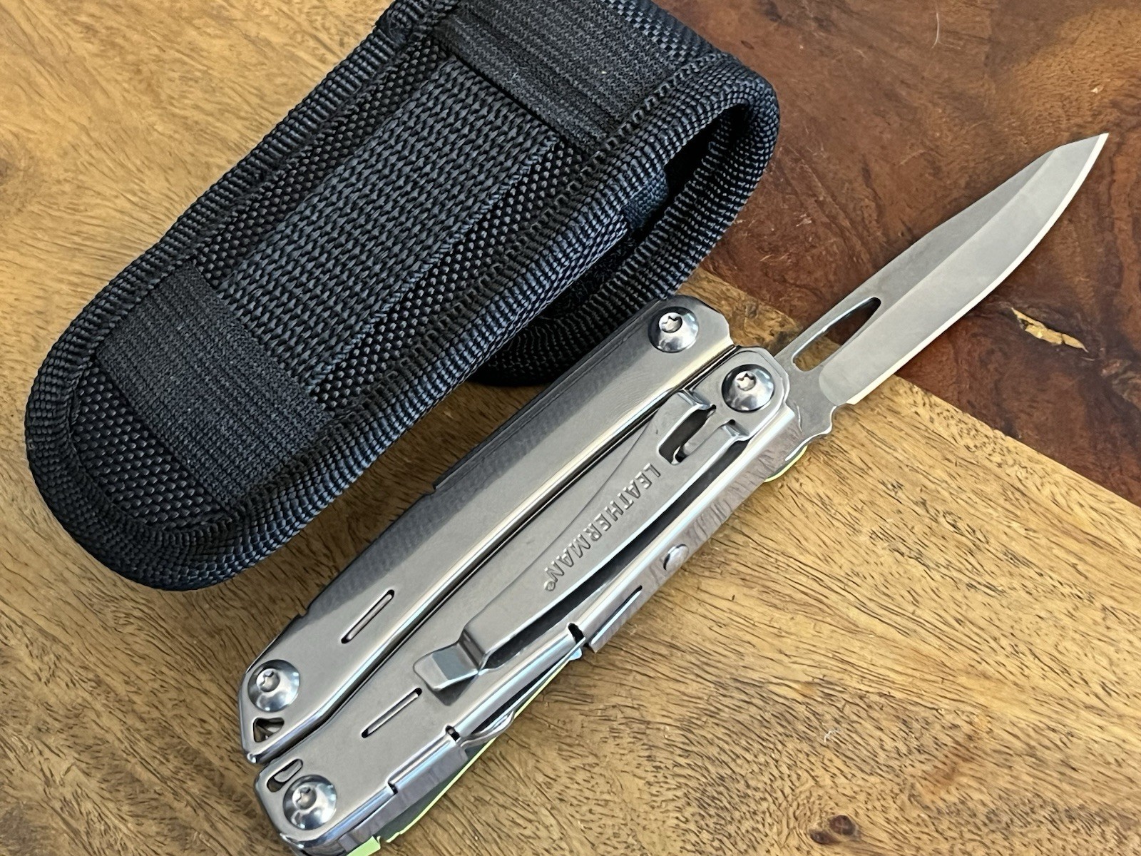 LEATHERMAN SIDEKICK® 14 Tool Stainless Steel Multi-Tool Green w/Nylon Sheath