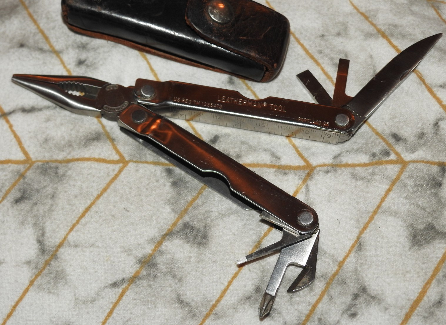 vtg 90’s USA Leatherman Tool Multitool With Leather Sheath (1 broken)