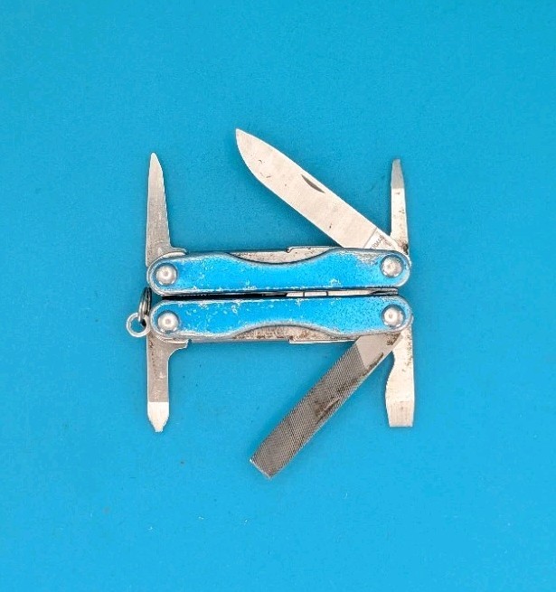Leatherman Squirt P4 Multi-Tool, Key Ring, Retired, BLUE!