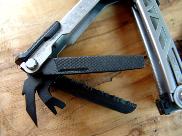 GERBER-CENTER DRIVE-MULTI PLIER-w/ BITS-GERBER CASE-STAINLESS & BLACK-NEAR MINT