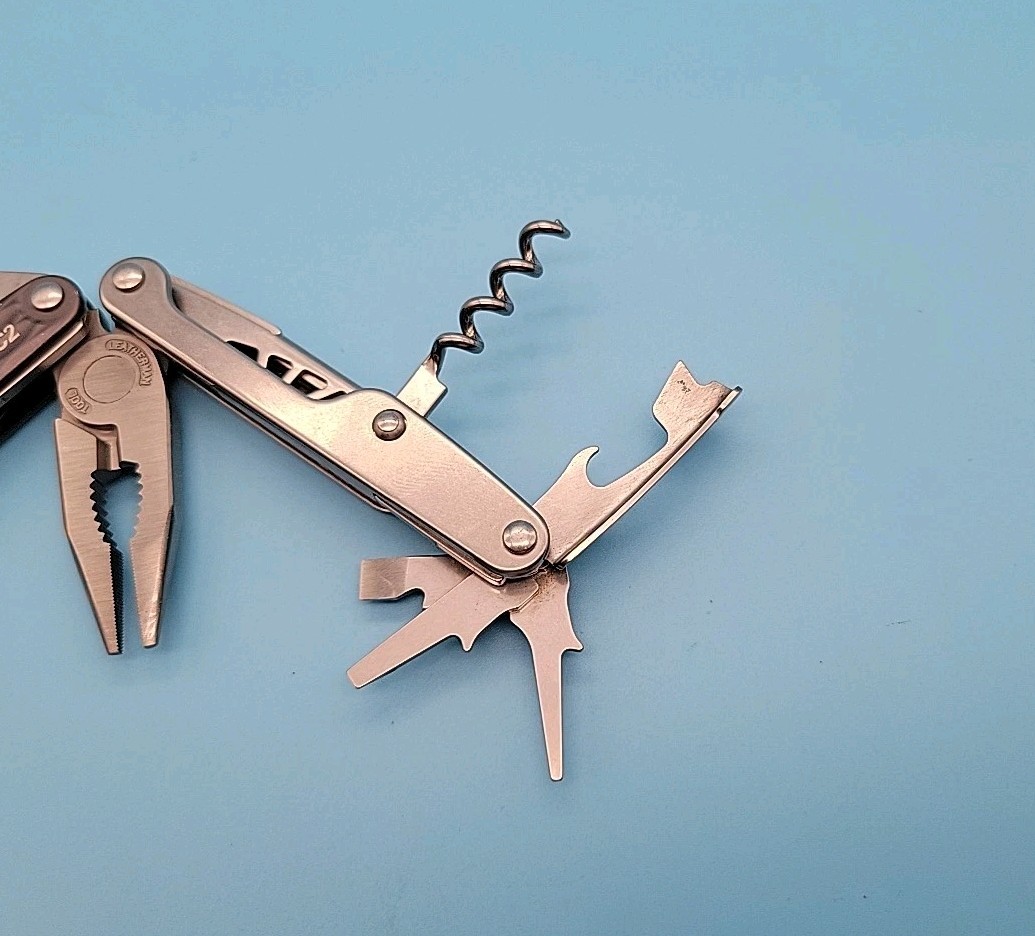 Leatherman JUICE C2 Multi-Tool – Dated 0214 – Textured Gray – Knife *Retired*